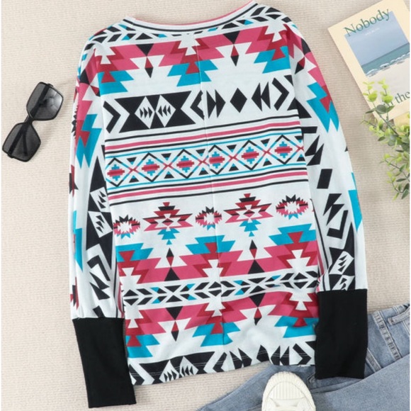 🌵Western Aztec Print Batwing Long Sleeve Top with Thumbhole Design - Picture 3 of 16
